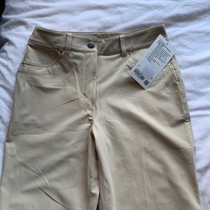 LULULEMON City Sleek 5 Pocket Pant 7/8. Size 6